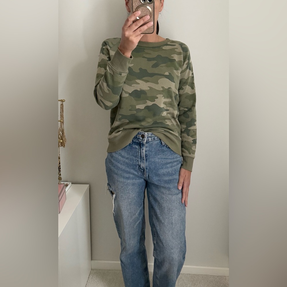 ⭐️ Old Navy Green Camo Crewneck Sweatshirt XS